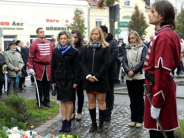 56-ra emlékeztünk 46